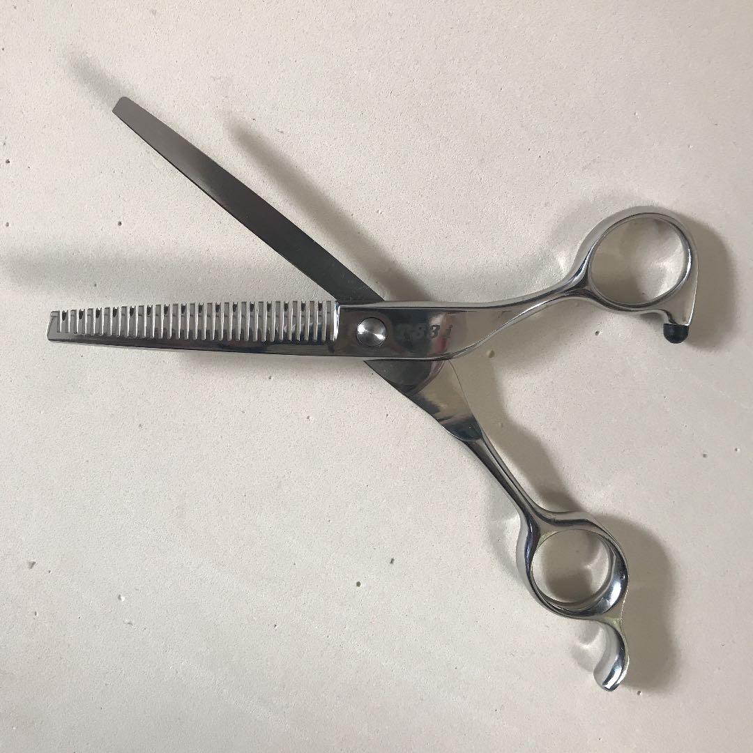 理容師さん、美容師さん、オススメ❣️シザーハサミ　T33i スキバサミ
