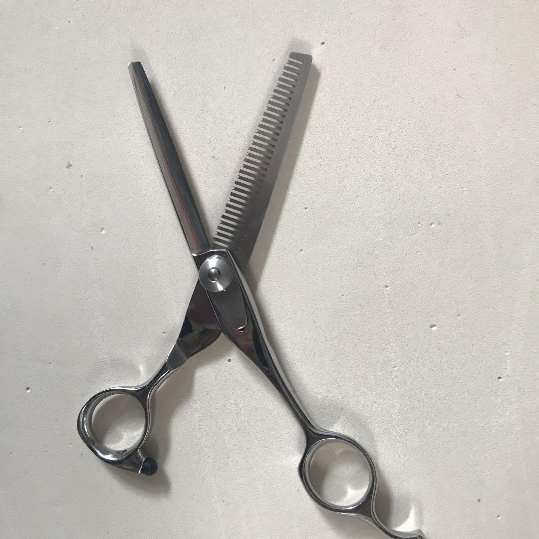 理容師さん、美容師さん、オススメ❣️シザーハサミ　T33i スキバサミ