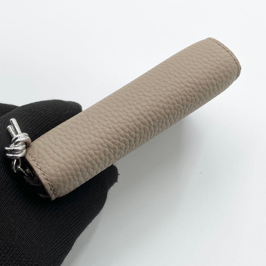 未使用級　vasic ROUND MINI 折り財布　ノット　レザー　ストーン