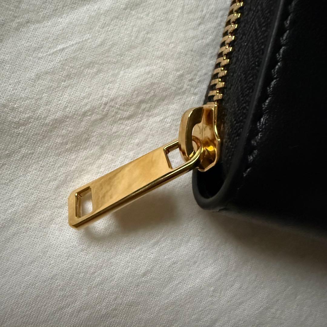 CELINE セリーヌ　トリオンフ　コンパクト　財布　二つ折り　ジップ　黒