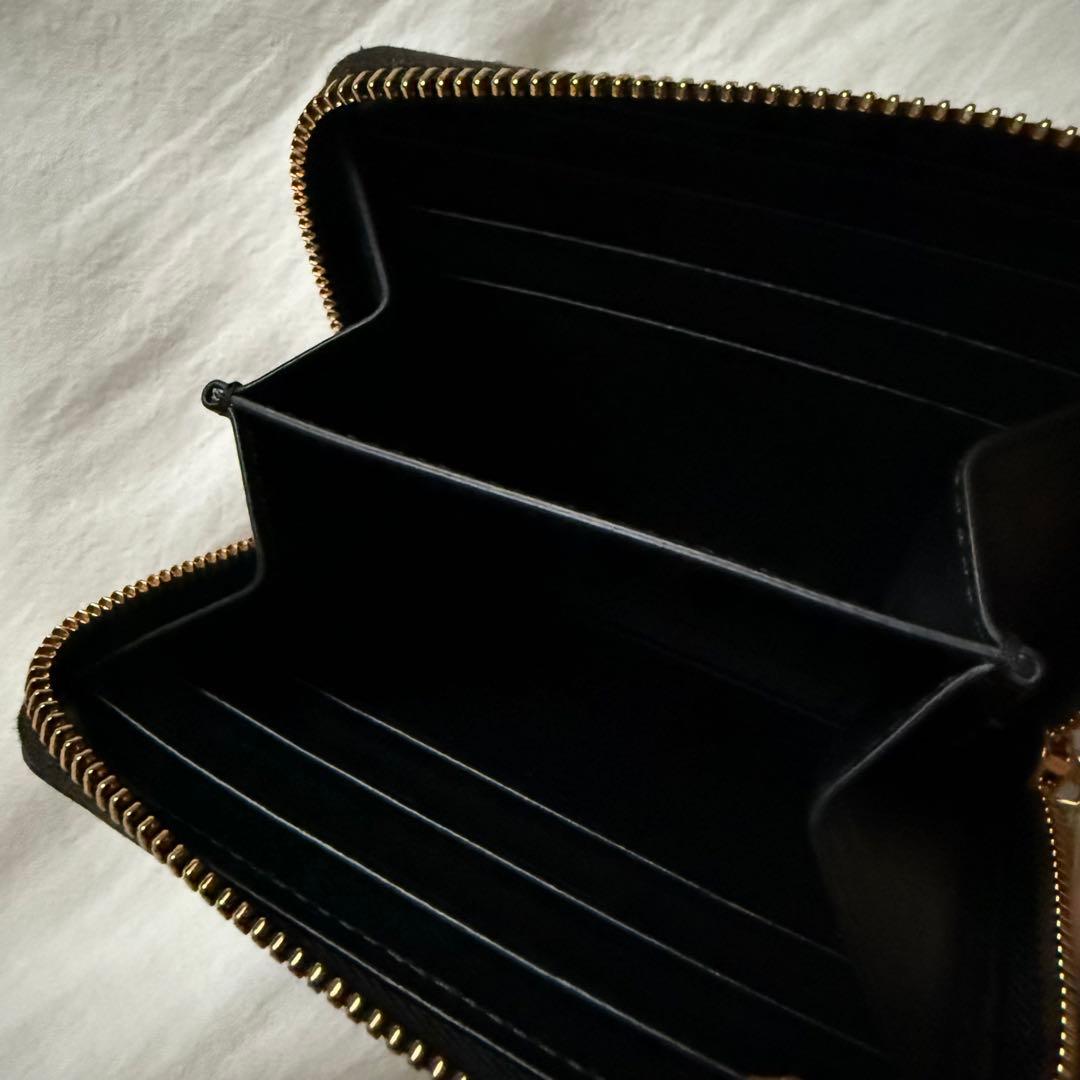 CELINE セリーヌ　トリオンフ　コンパクト　財布　二つ折り　ジップ　黒