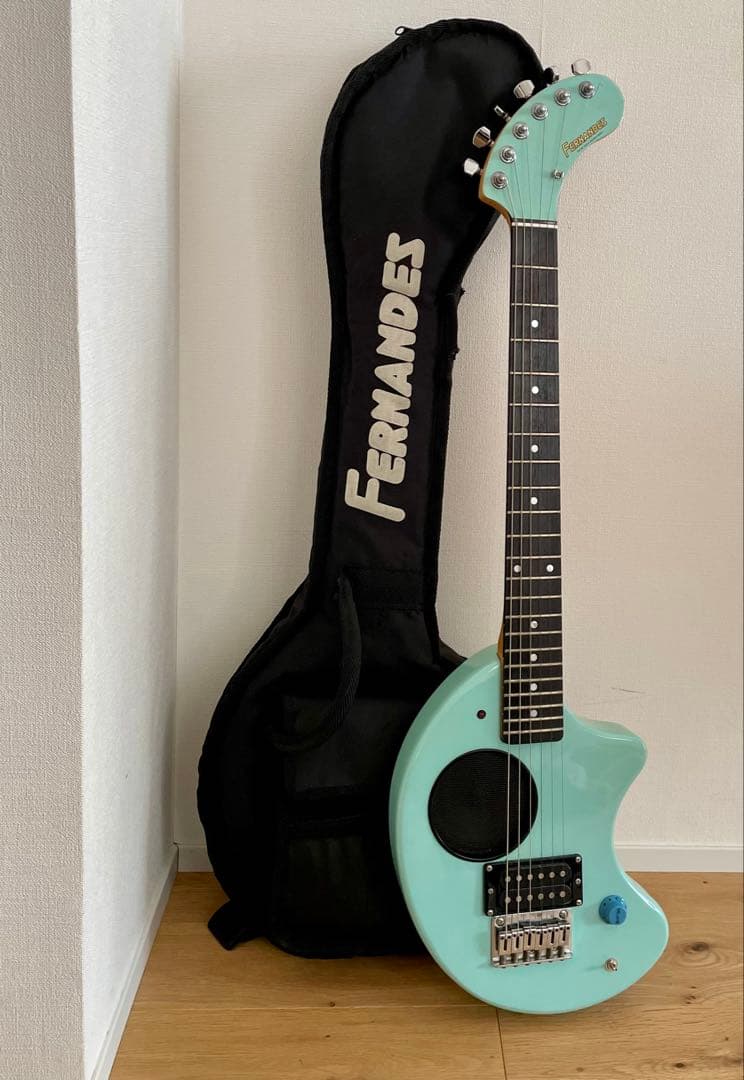 ☆フェルナンデス ZO-3 エレキギター 水色　アンプ内蔵