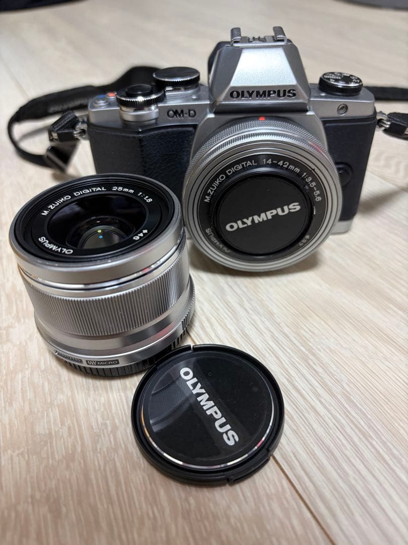 OLYMPUS OM-D E-M10初代　単焦点レンズセット