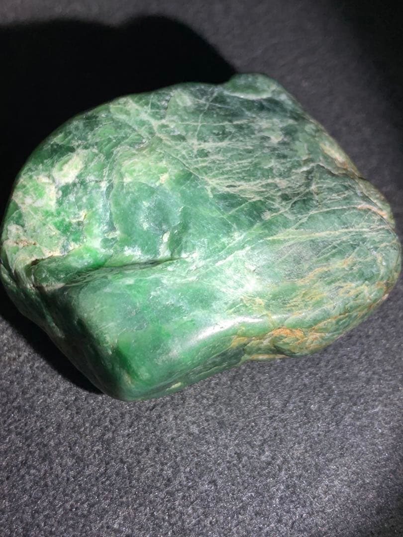 金山谷　糸魚川極上ひすい　96g 翡翠　鉱物標本　コン沢　水石　根付　糸魚川翡翠