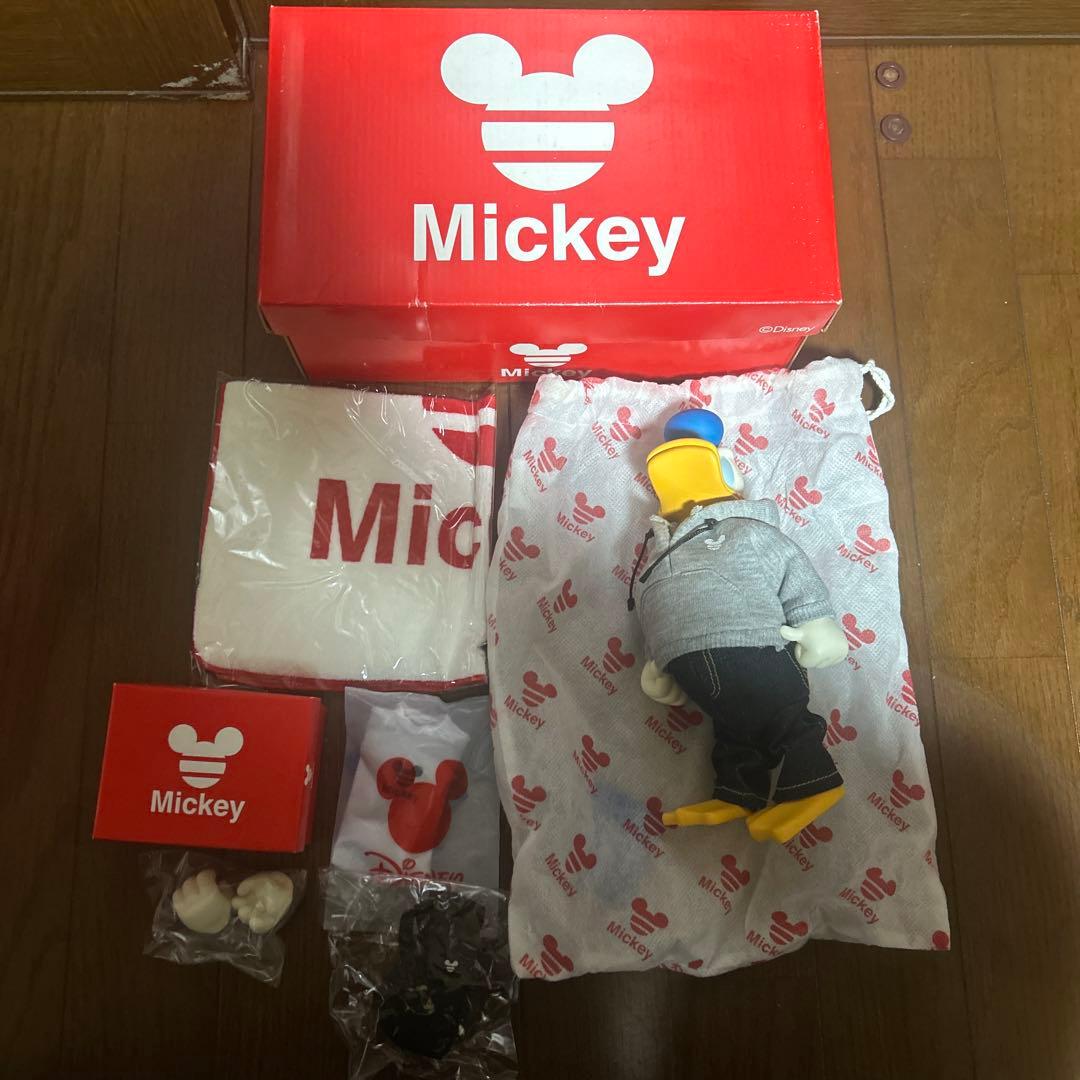 ディズニー　アディダスコラボ　フィギュア