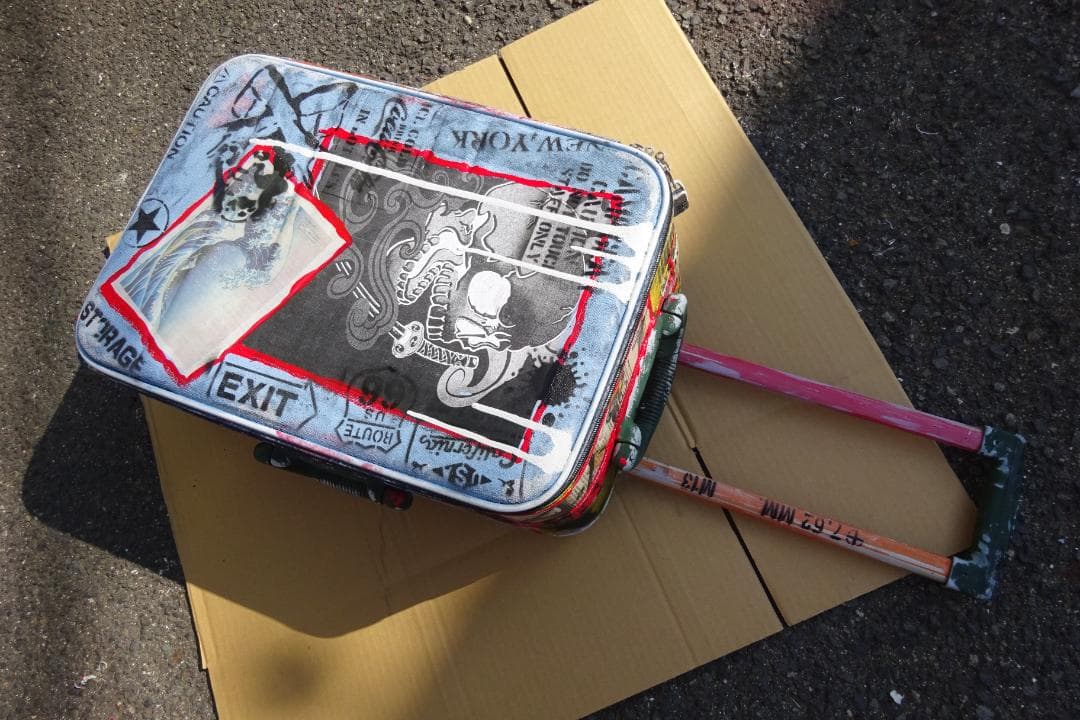 キャリーケース/キャリーバッグ 収納 ストリートアート 展示品 小型