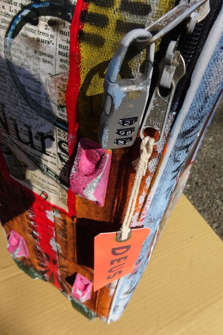 キャリーケース/キャリーバッグ 収納 ストリートアート 展示品 小型