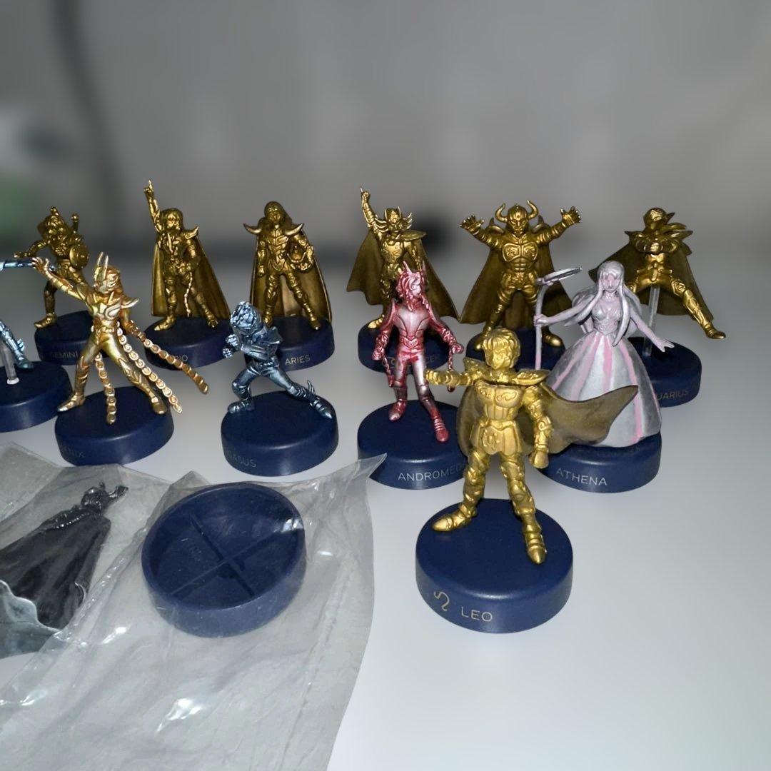 聖闘士星矢フィギュア 21体セット LEDベース付き