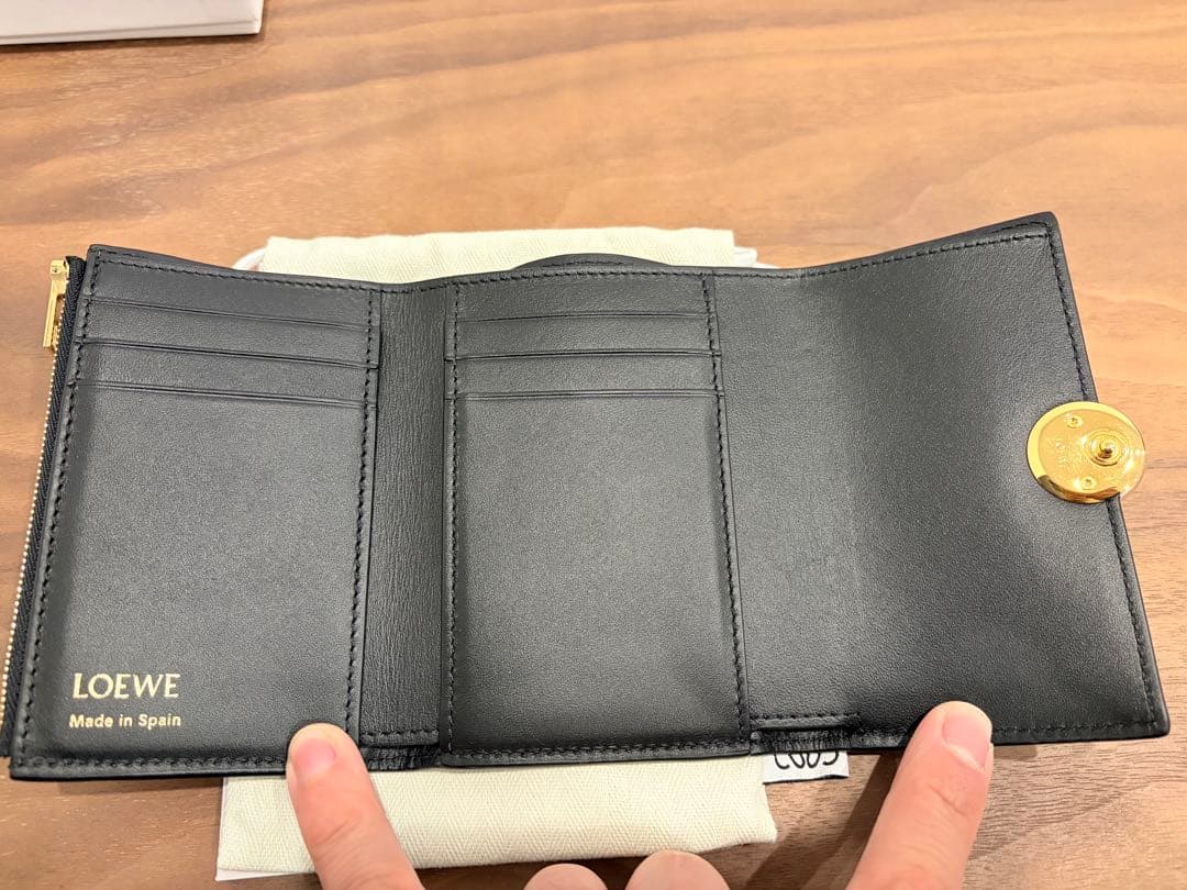 LOEWE ロエベ ペブル バーティカル ウォレット スモール ほぼ未使用品