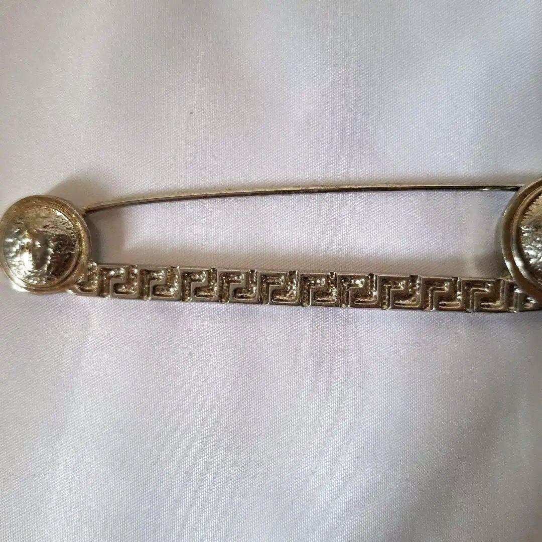 GIANNI VERSACE　ジャンニヴェルサーチメデューサブローチ