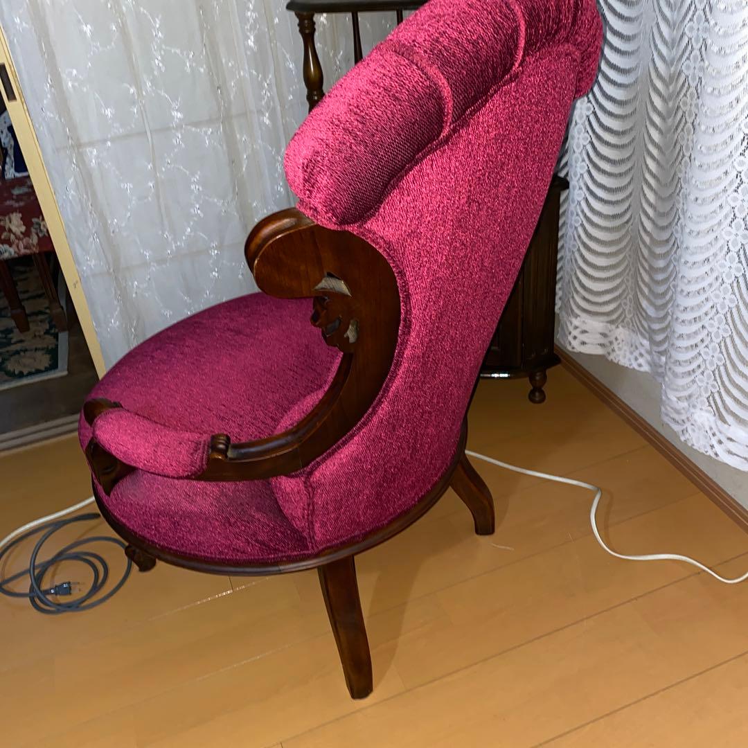 イタリア製ロココアンティークワインレッドのクラシック椅子　濃いピンクに近いソファ