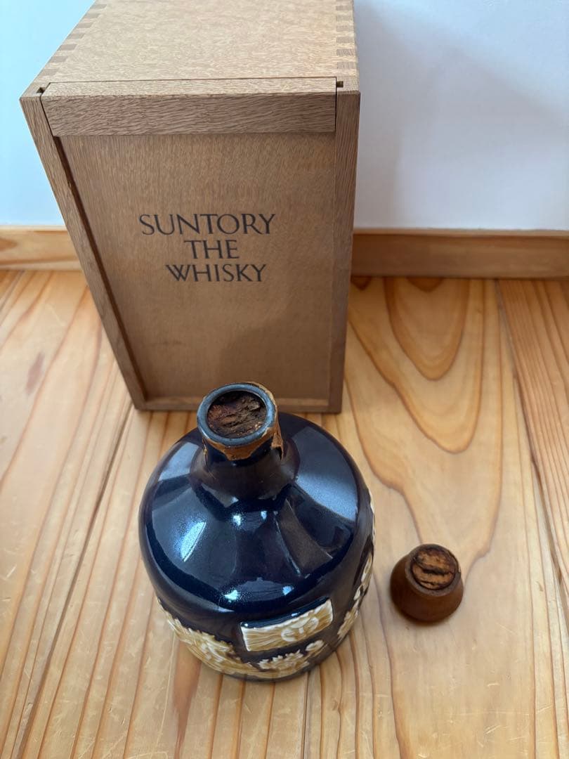 Suntory THE WHISKY 陶器ボトル 木箱付きコルク折れ