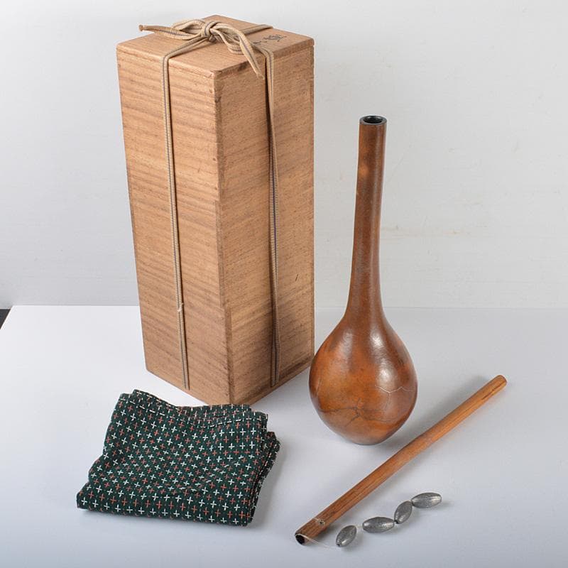 時代　瓢花入れ　瓢鶴首花生　銀蒔絵修繕枝文様　在銘　共箱 C　R4206