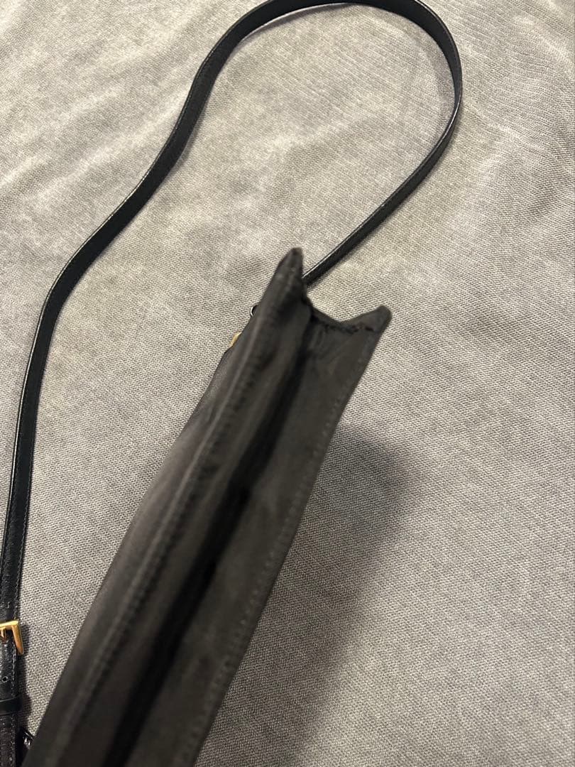 美品 PRADA ナイロン ポーチ型 ショルダーバッグ（短めストラップ）
