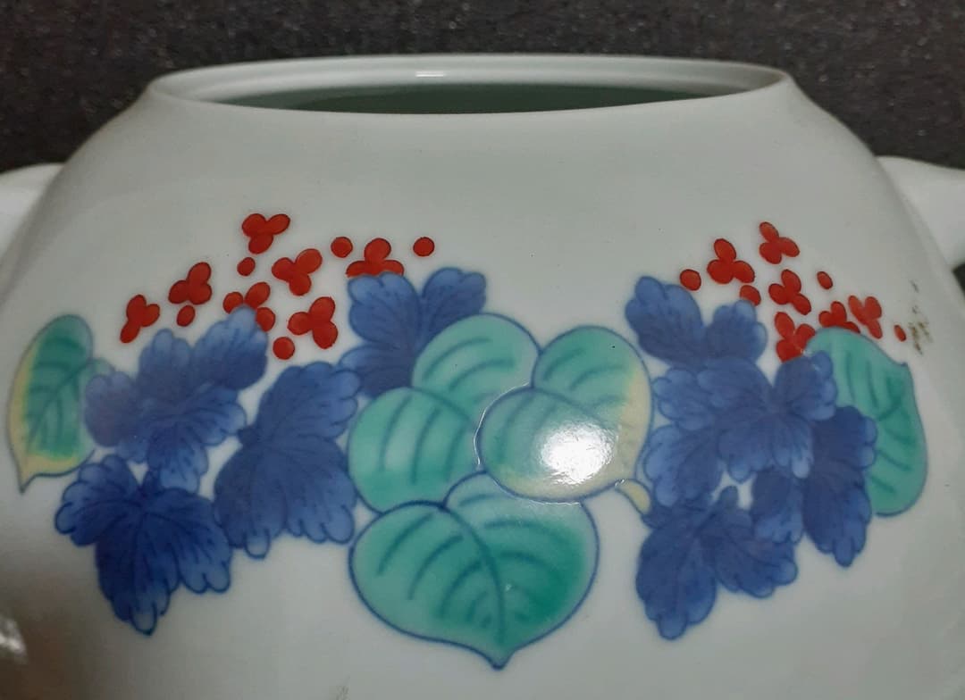 【本物保証】江戸時代中期　盛期色鍋島　鶺鴒(せきれい)図　鬼面　茶釜花入　官窯