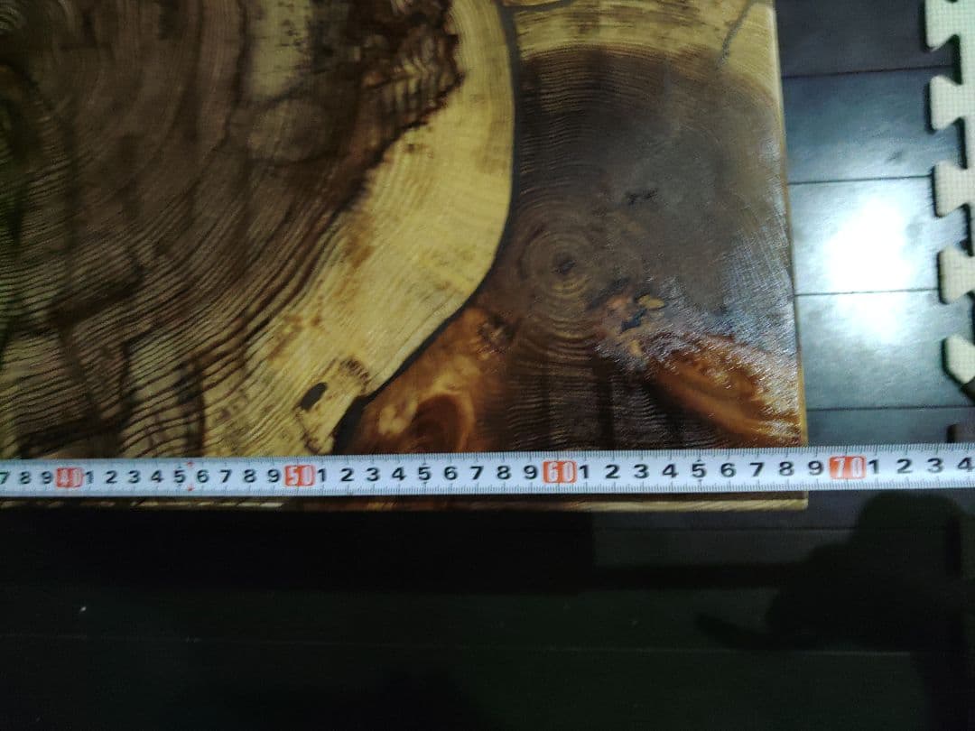 ピッツ　レジンのテーブル