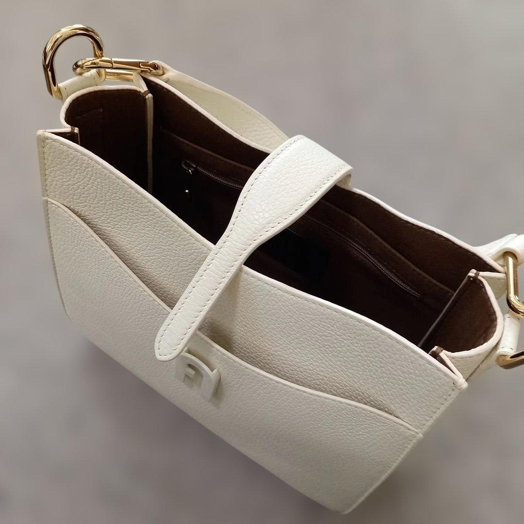 【美品】フルラFURLAバッグ　フルラショルダーバッグ2way　ハンドバッグ本革