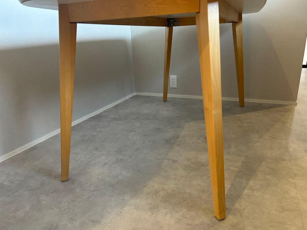 NORDMYRA ダイニングテーブル