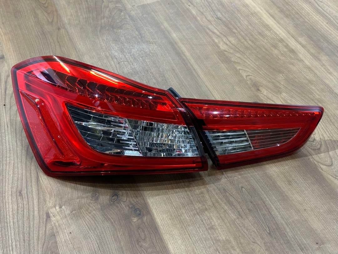 マセラティギブリ　純正テールランプ