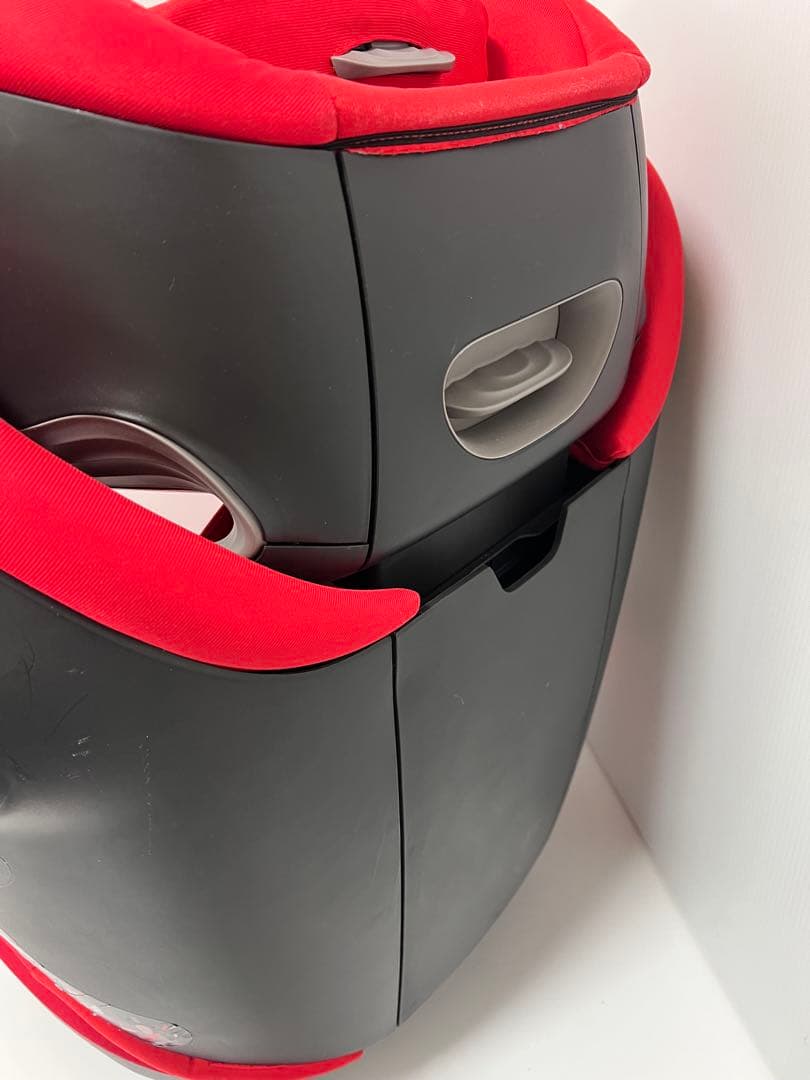 サイベックス 　ジュニアシート　ソリューション S i-FIX 保護シート付　赤