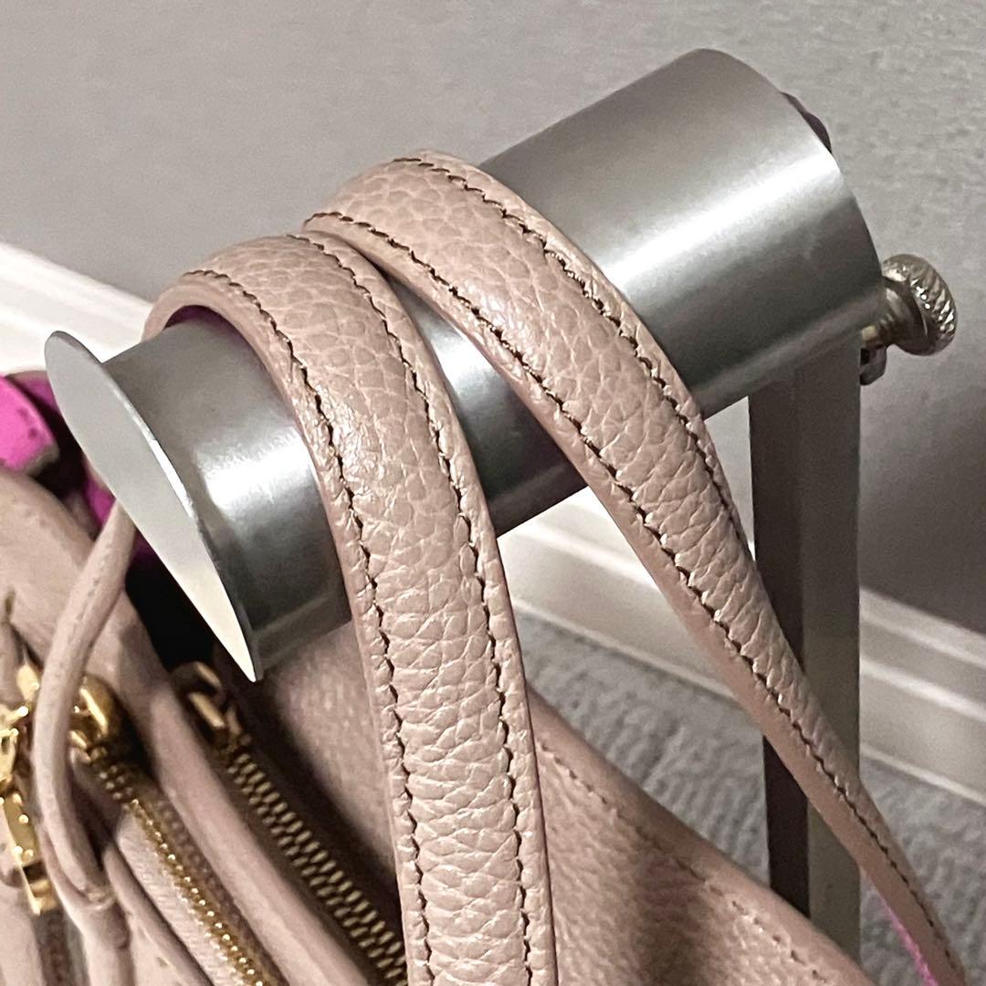 フェラガモ［エイミー］ハンドバッグ　ショルダー　カーフレザー　ガンチーニ　金具