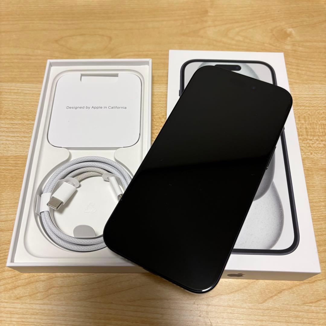 Apple iPhone 15 ブラック 本体 充電ケーブル付き