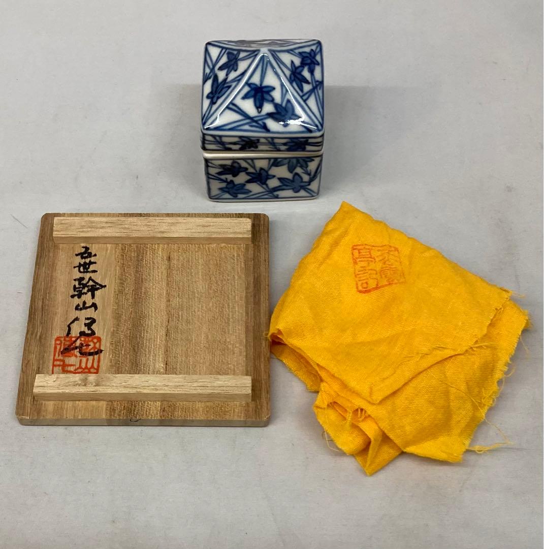B7s  五世幹山傳七作　「染付辻堂香合」共布共箱　京焼　茶道具香道具