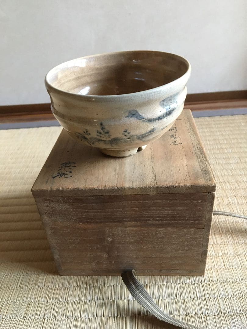 萩茶碗　桐に鳳凰文