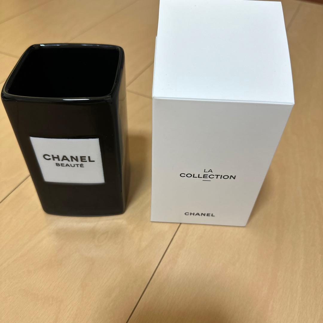 CHANEL BEAUTE メイクアップブラシ立て