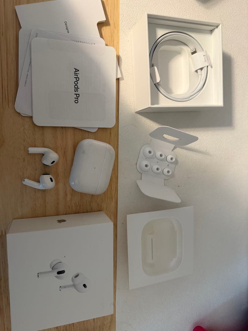 ね*い様 AirPods Pro 第2世代 Lightning（箱・付属品あり）