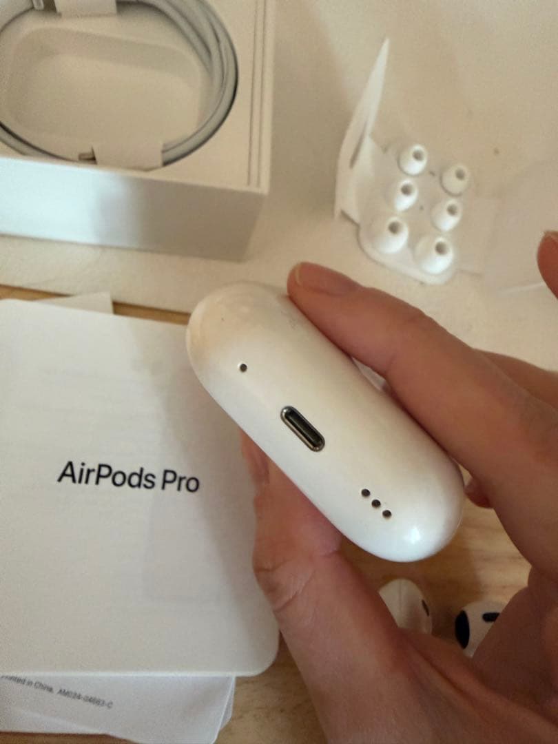 ね*い様 AirPods Pro 第2世代 Lightning（箱・付属品あり）