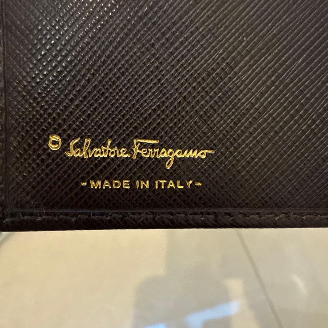 サルヴァトーレフェラガモ Salvatore Ferragamo 二つ折り財布
