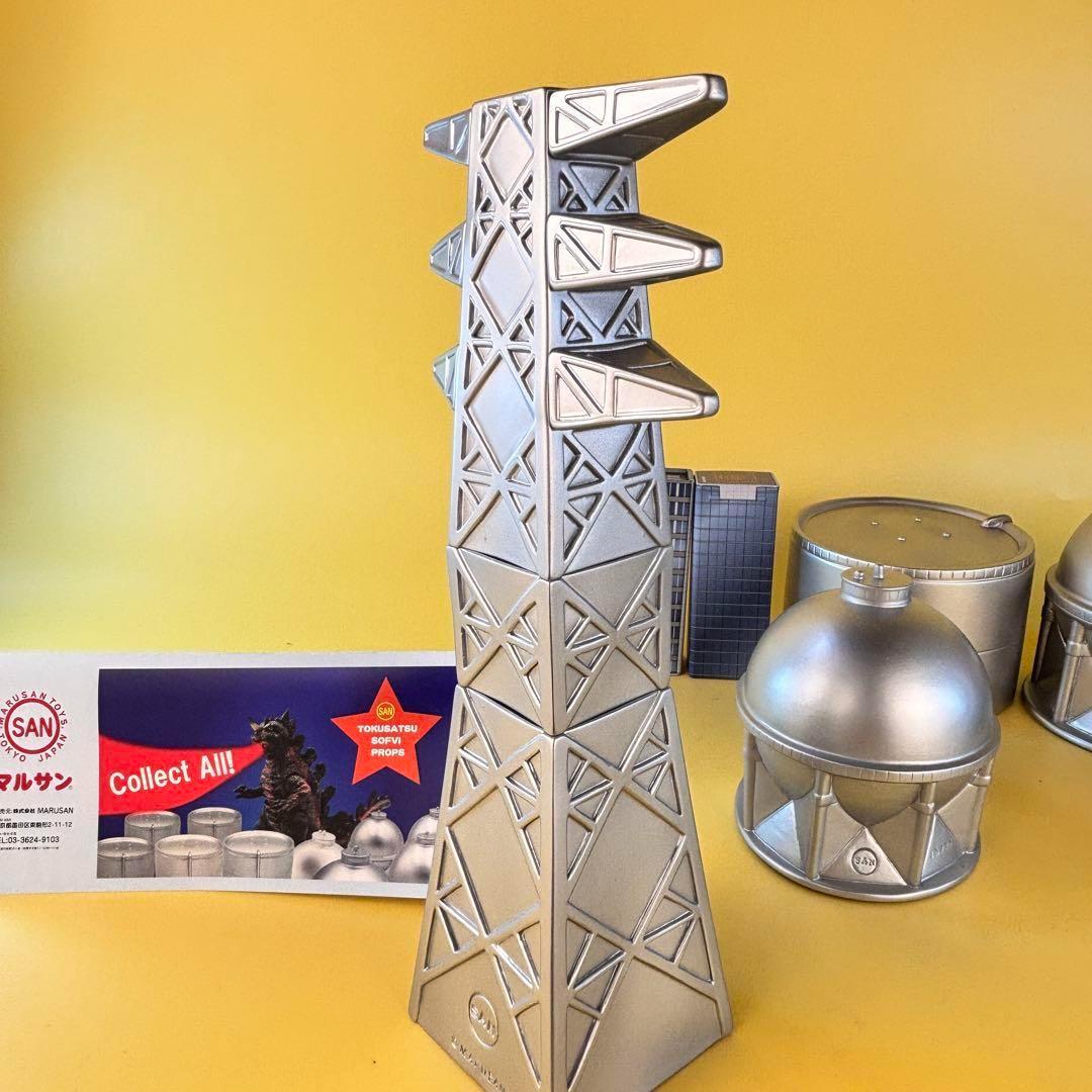 マルサン 鉄塔（21ｃｍ) ソフビ と ガスタンク 小（9ｃｍ）