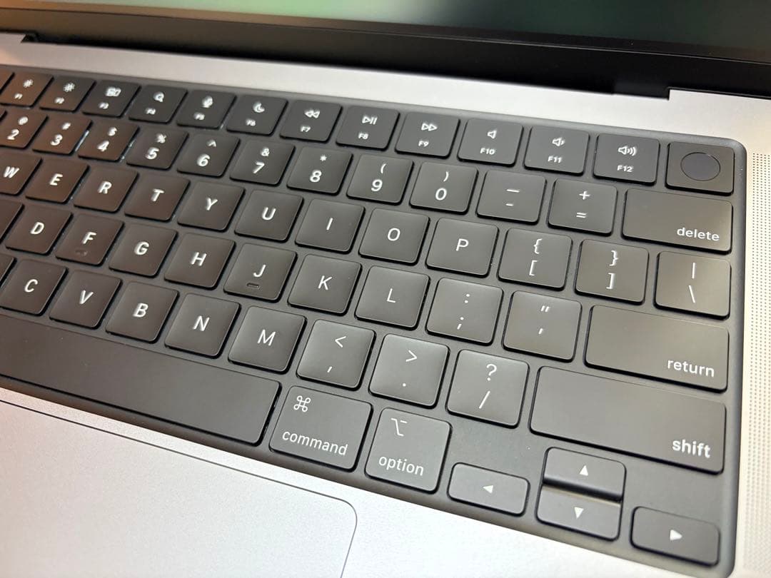 MacBook Pro M3 14”16GB/1TB 8C/10C USキー