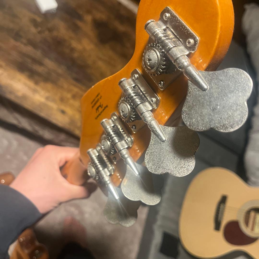 な*じ様 Squier ベース ナチュラルウッド 4弦