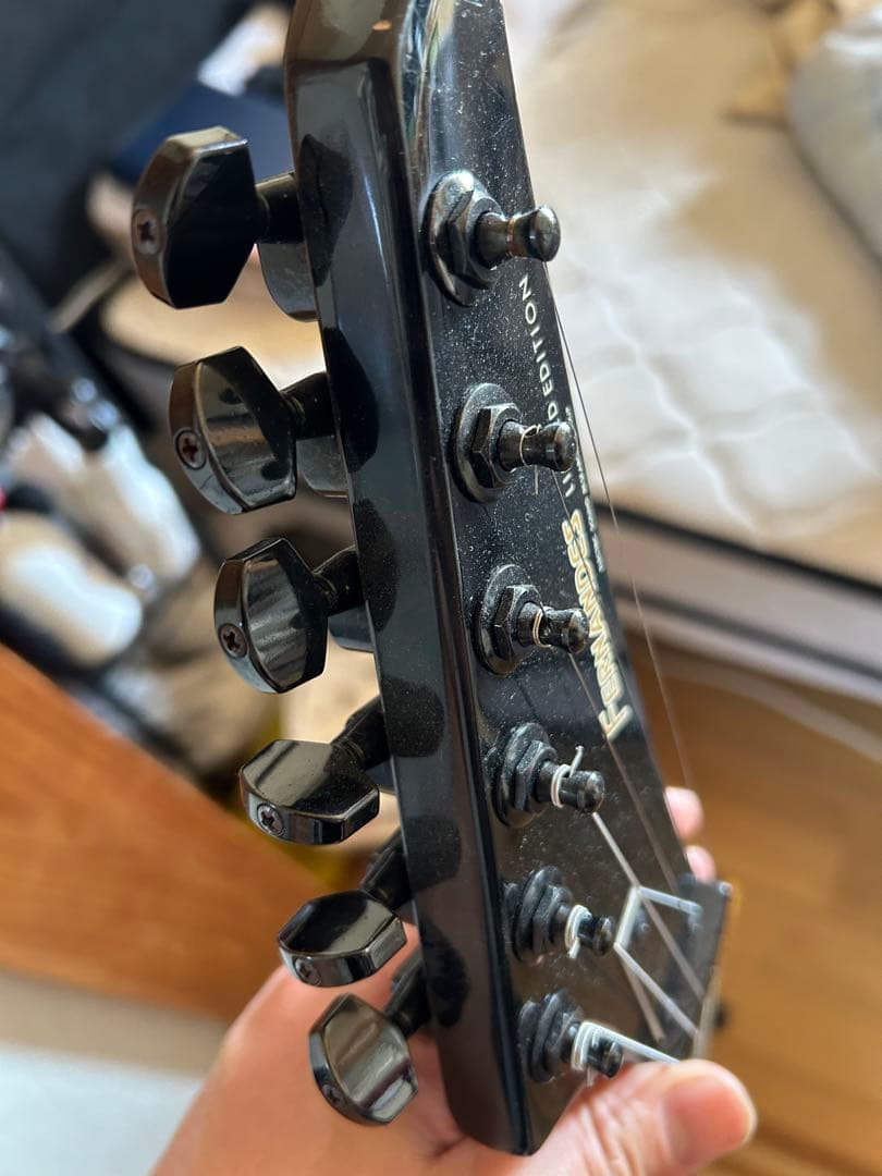 ブラック エレキギター　フェルナンデス、状態良い