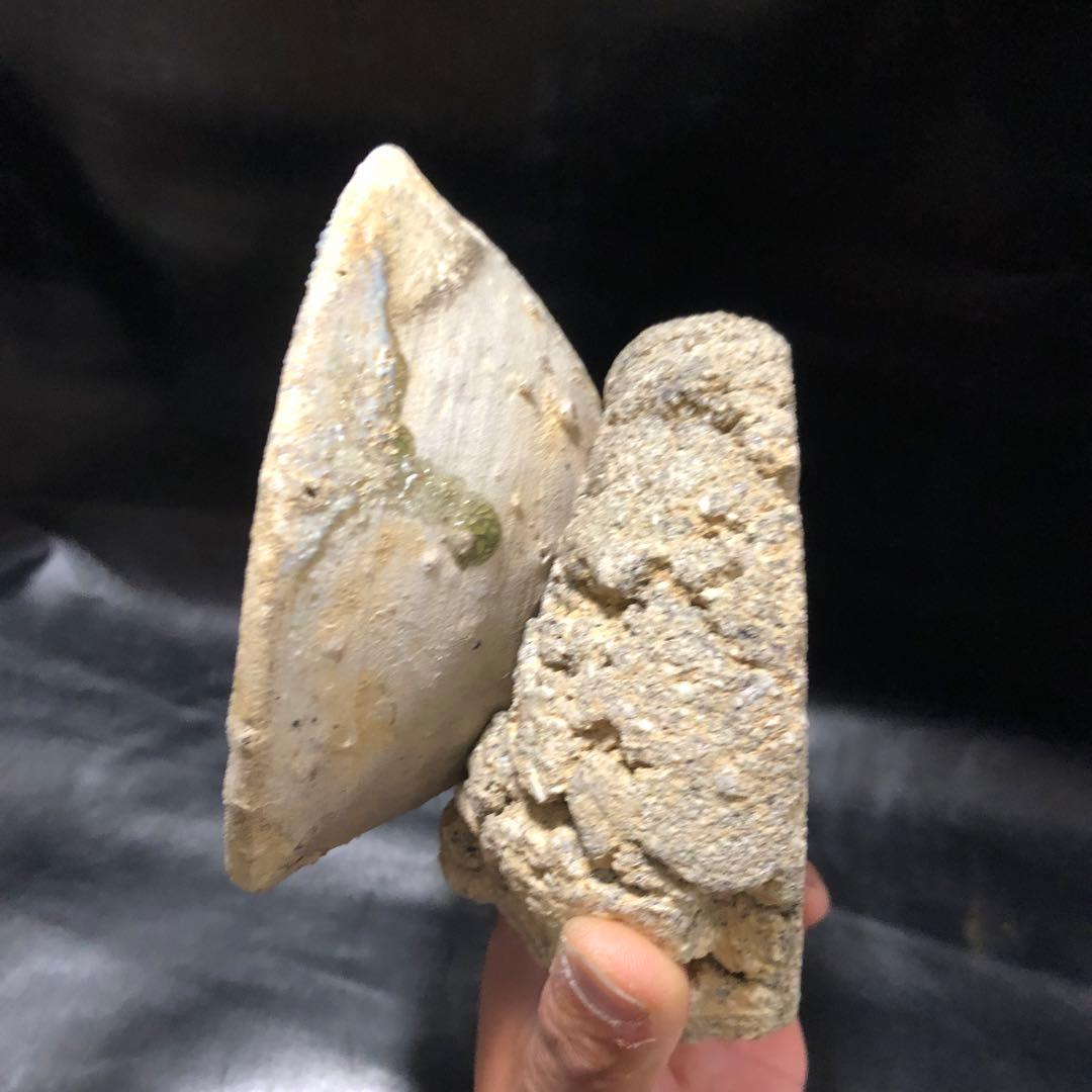 超珍品◾️蔵から超激レアな素焼きの台座が残った雰囲気の凄い抹茶茶碗が出て来ました。