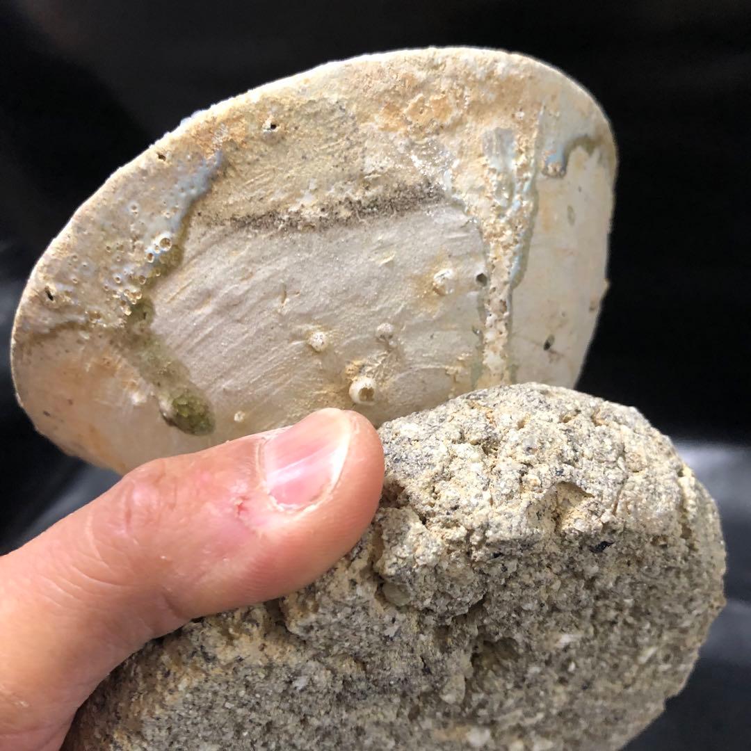 超珍品◾️蔵から超激レアな素焼きの台座が残った雰囲気の凄い抹茶茶碗が出て来ました。