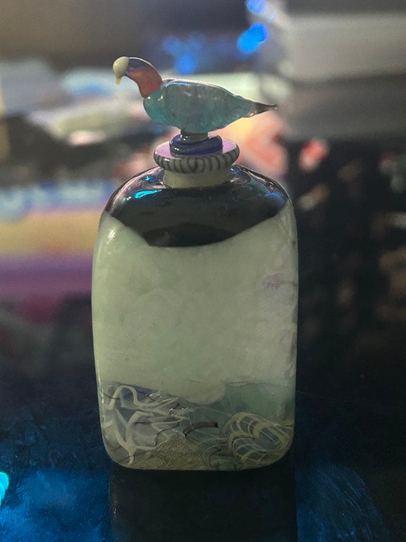 ガラス製の鳥のキャップボトル