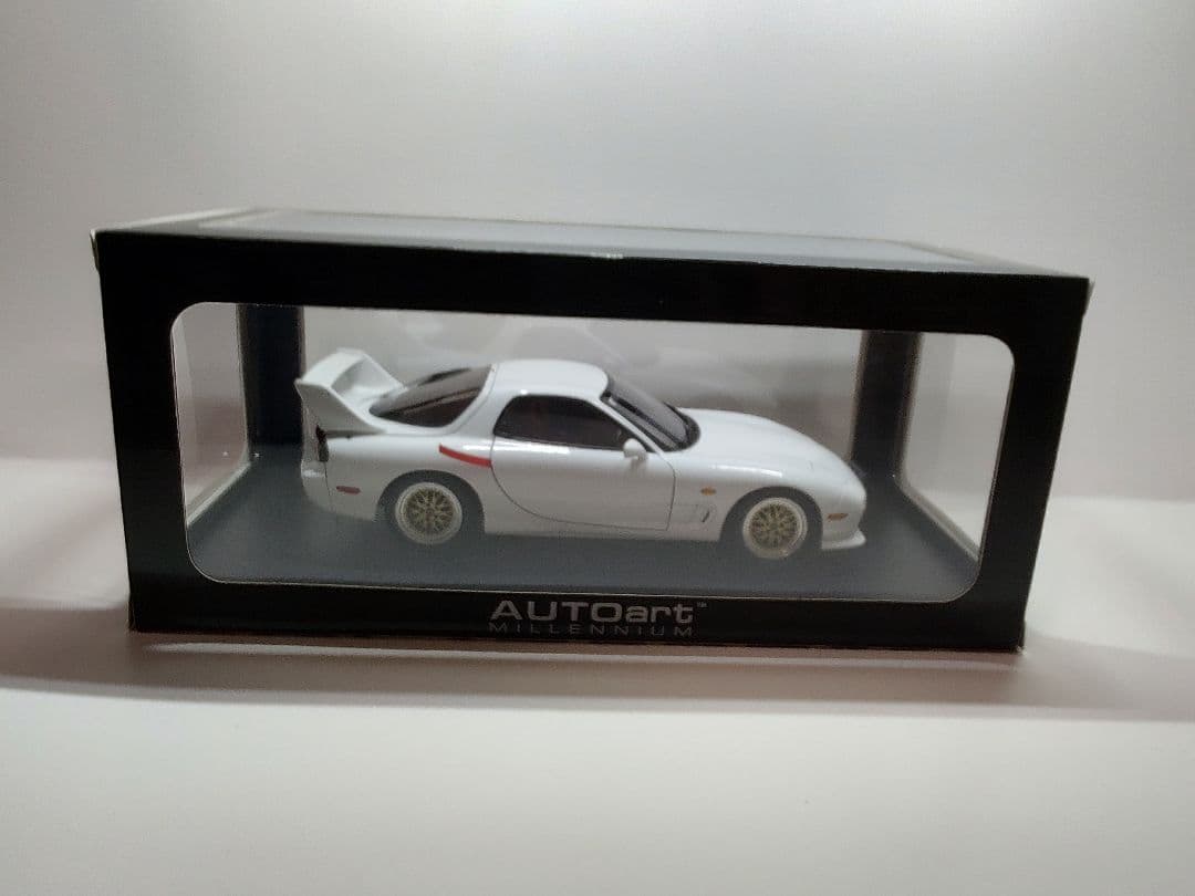 オートアート 1/18 RX-7 FD3S チューンドバージョン ピュアホワイト
