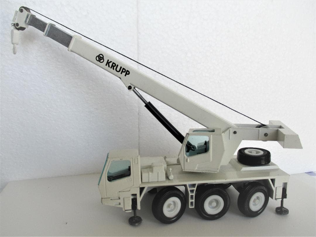 『超レア・格安』ドイツＫＲＵＰＰ社　移動式クレーン車/ＮＺＧ　１/５０ミニチュア
