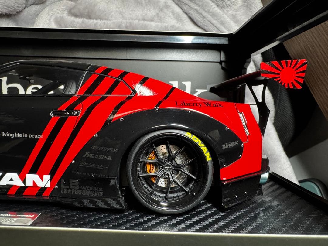 絶版 Nissan GT-R R35 Liberty Walk 1/18