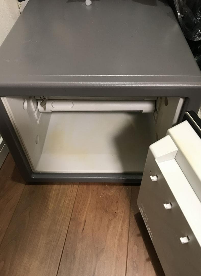 約23L セントリー Sentry 金庫 2時間耐火 耐水 テンキー式