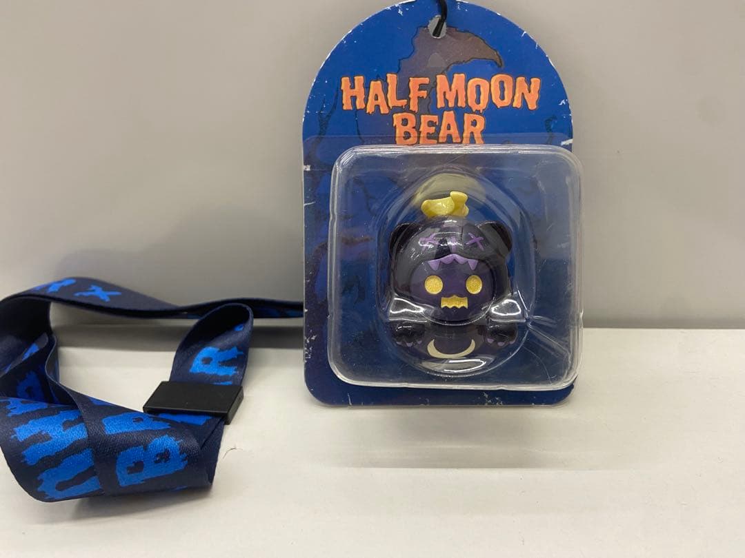 SHINWOO HALF MOON BEAR フィギュア