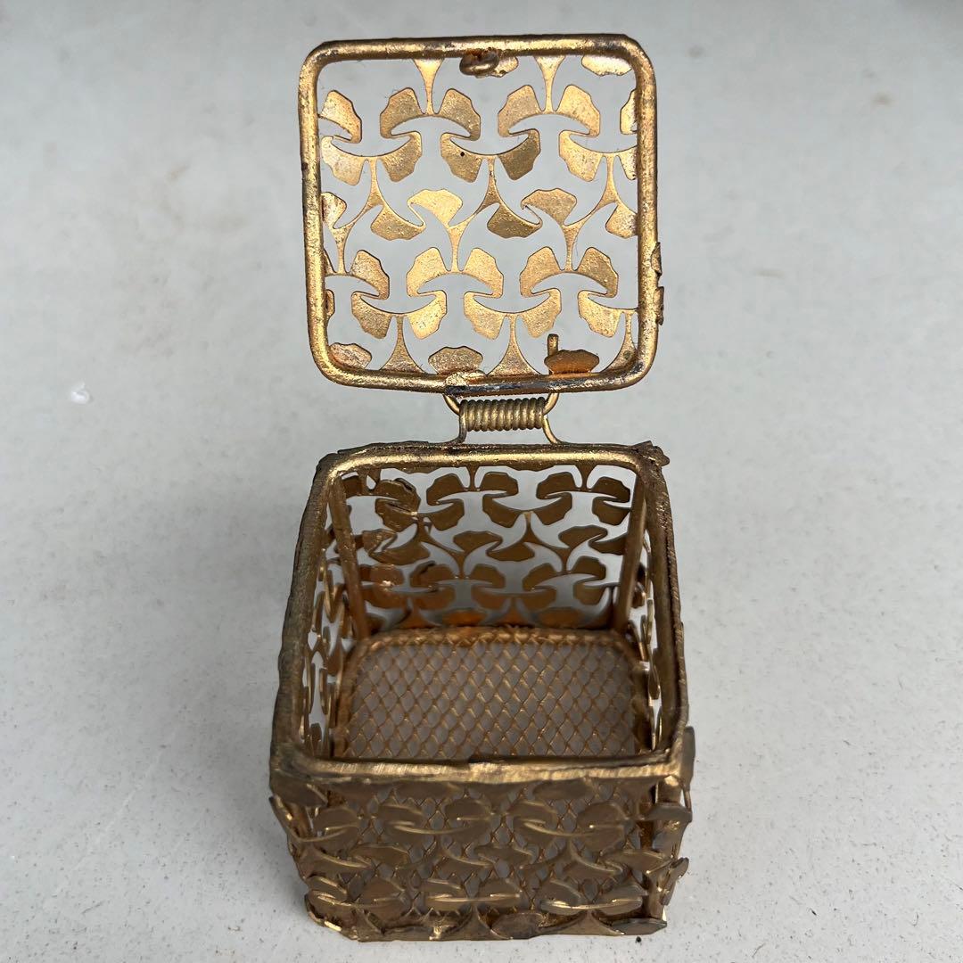 金属製　イチョウ葉模様　小物入れ　ギフトボックス