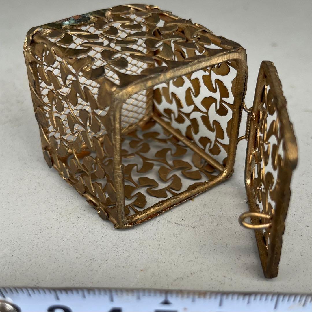 金属製　イチョウ葉模様　小物入れ　ギフトボックス