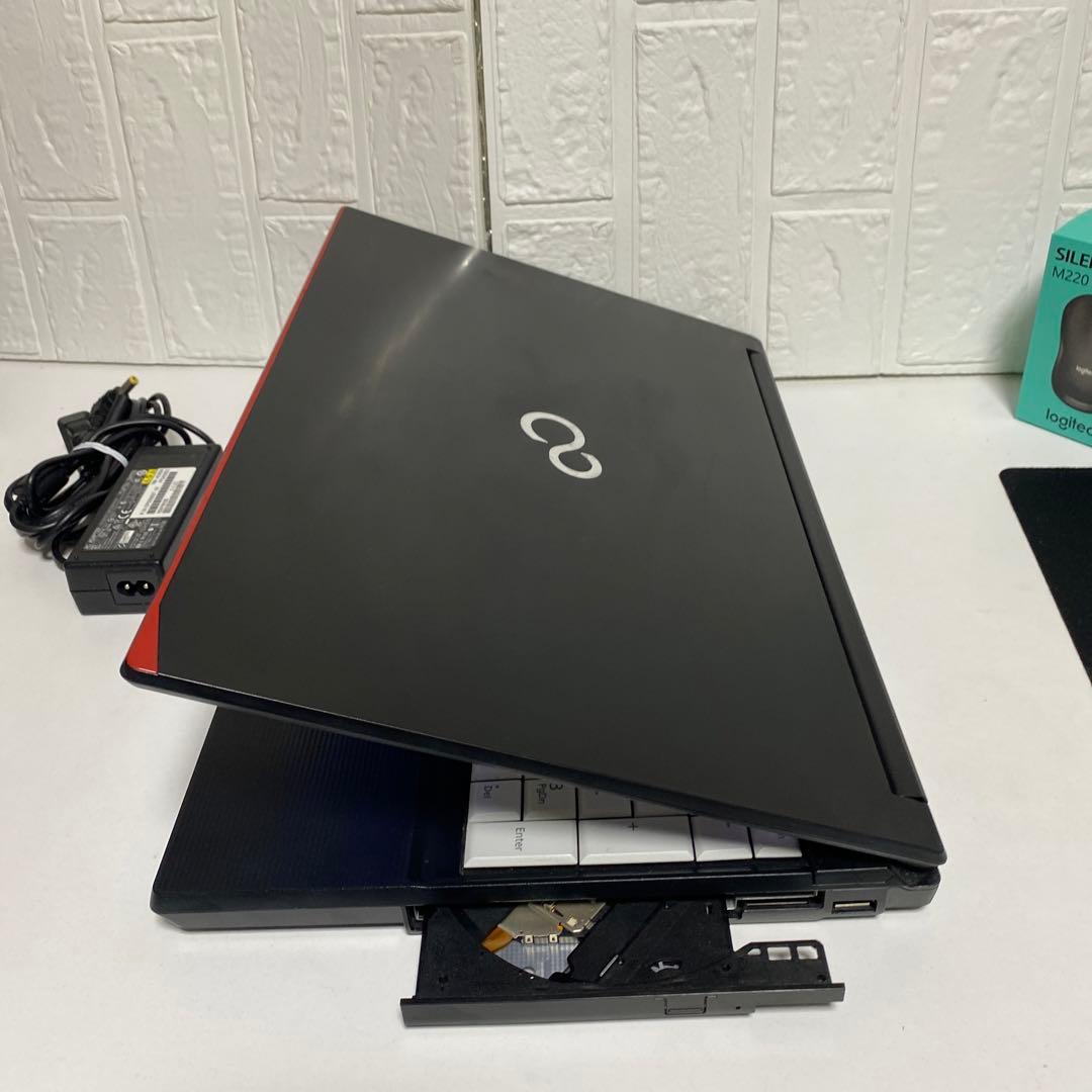 Windows11 オフィス付き　Corei5 SSD 512GB 美品　富士通