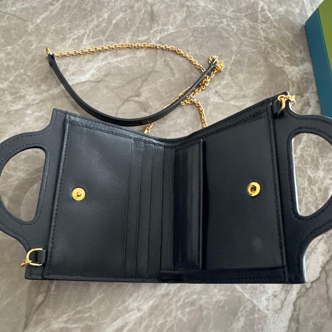 マルニ Marni チェーン付き財布 パテントレザー 水玉