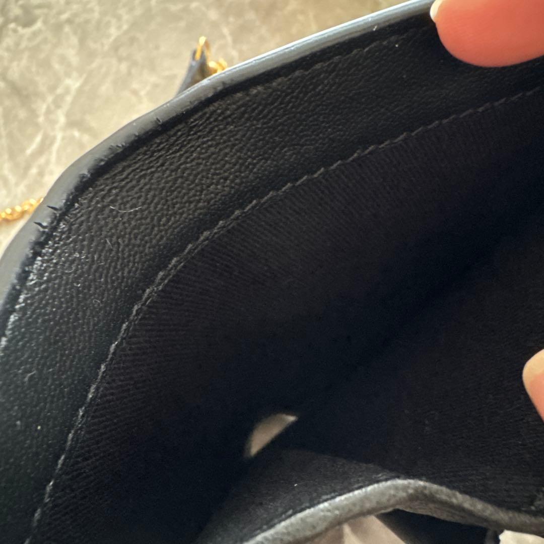 マルニ Marni チェーン付き財布 パテントレザー 水玉