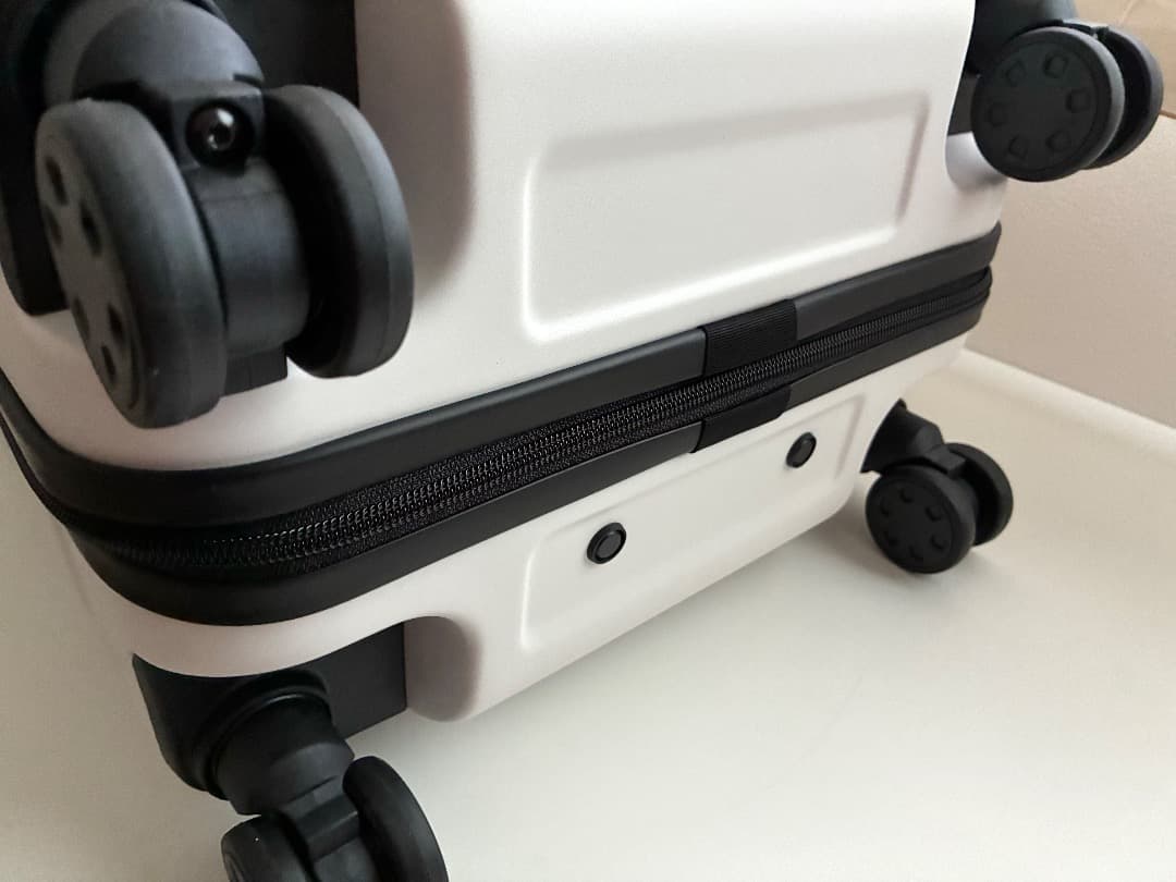 無印良品　バーを自由に調節できる　ハードキャリーケース　３６Ｌ　白（未使用）